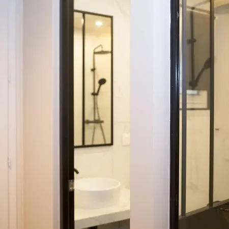 Fonctionnel Et Moderne Place Clichy - 2p - Flat-guest Apartment *